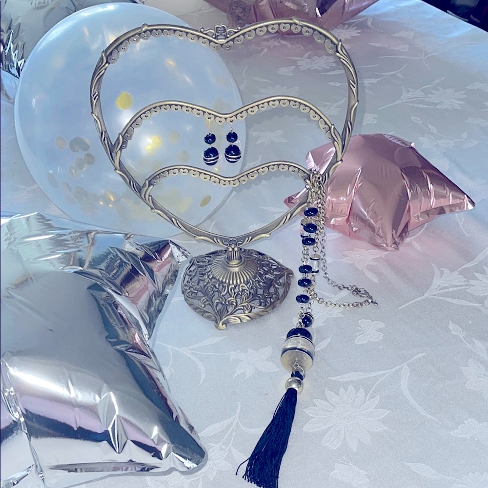 2 pc jewelry set. Pre LOVED. Navy blue & gold-tone: earrings & tassle necklace. - Picture 3 of 9
